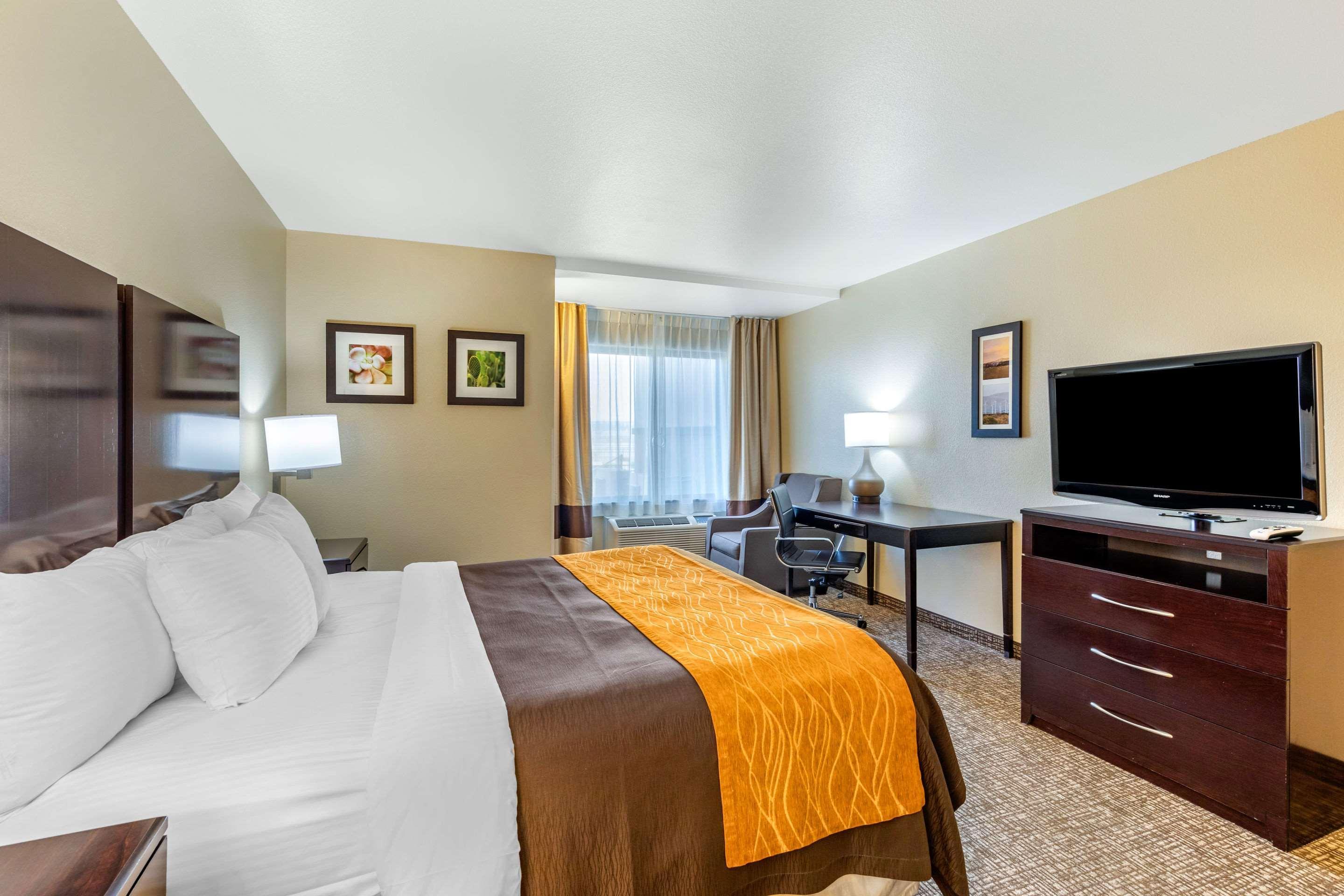 Comfort Inn & Suites Colton Exteriör bild