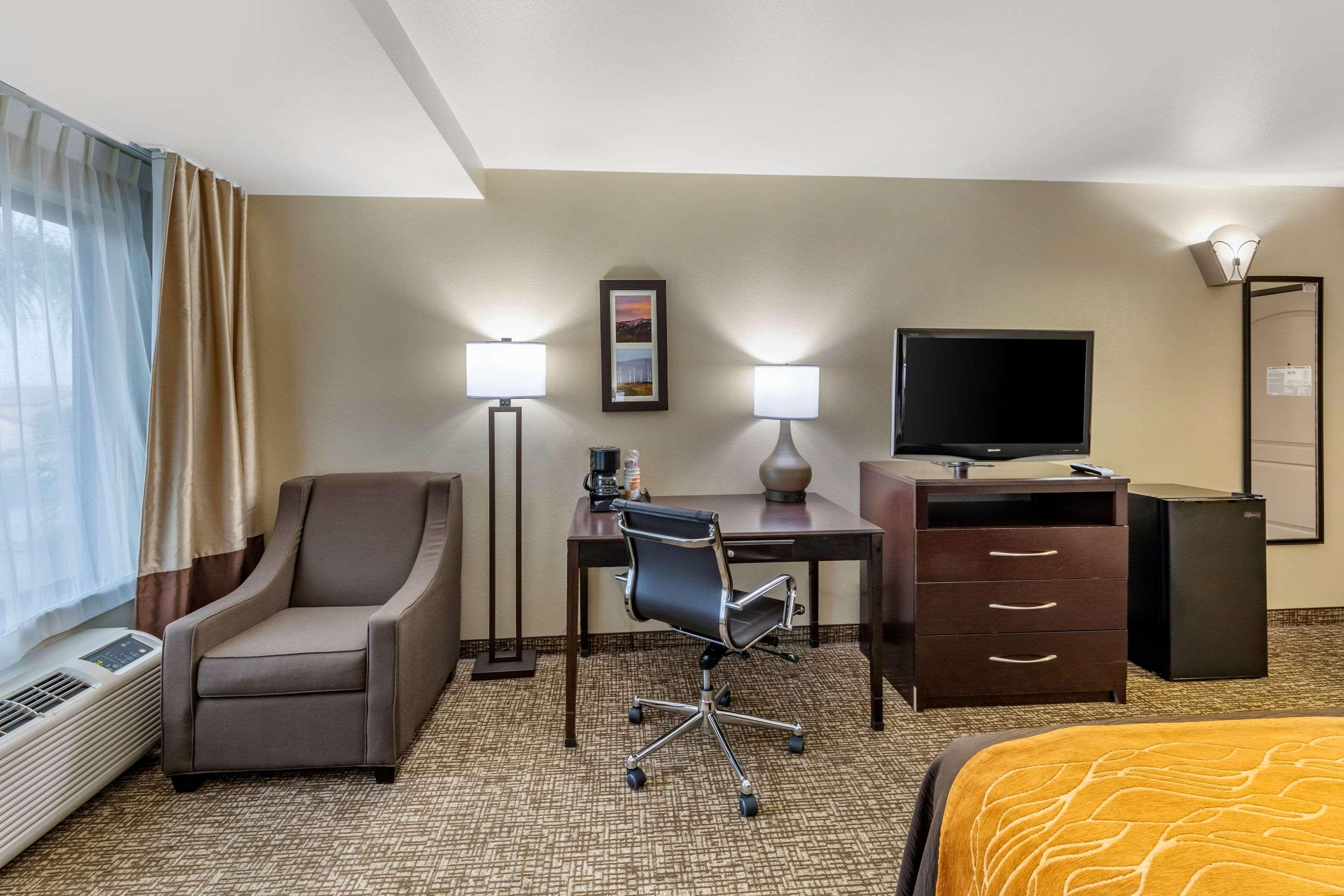 Comfort Inn & Suites Colton Exteriör bild